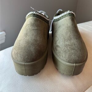 Women’s Olive Green Platform Slip-On Clogs